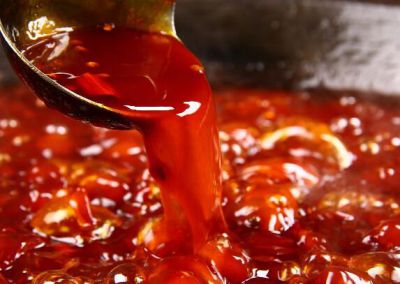 重慶火鍋底料批發(fā)廠家告訴你開火鍋店要做好哪些工作?