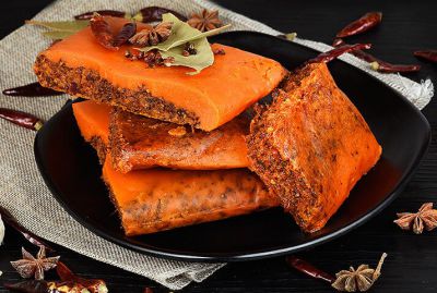 重慶火鍋底料應(yīng)該如何炒制？