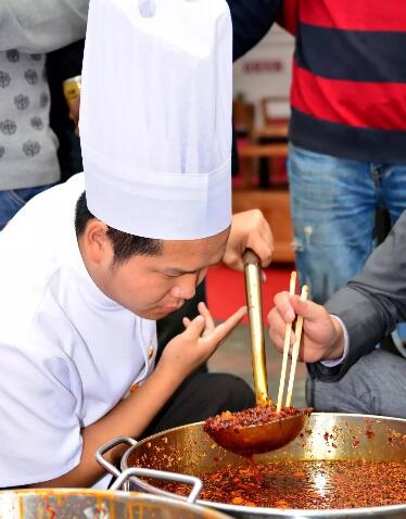 專業(yè)重慶火鍋底料制作團(tuán)隊(duì)