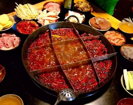 火鍋店在炒制火鍋底料時需要注意哪些注意事項？